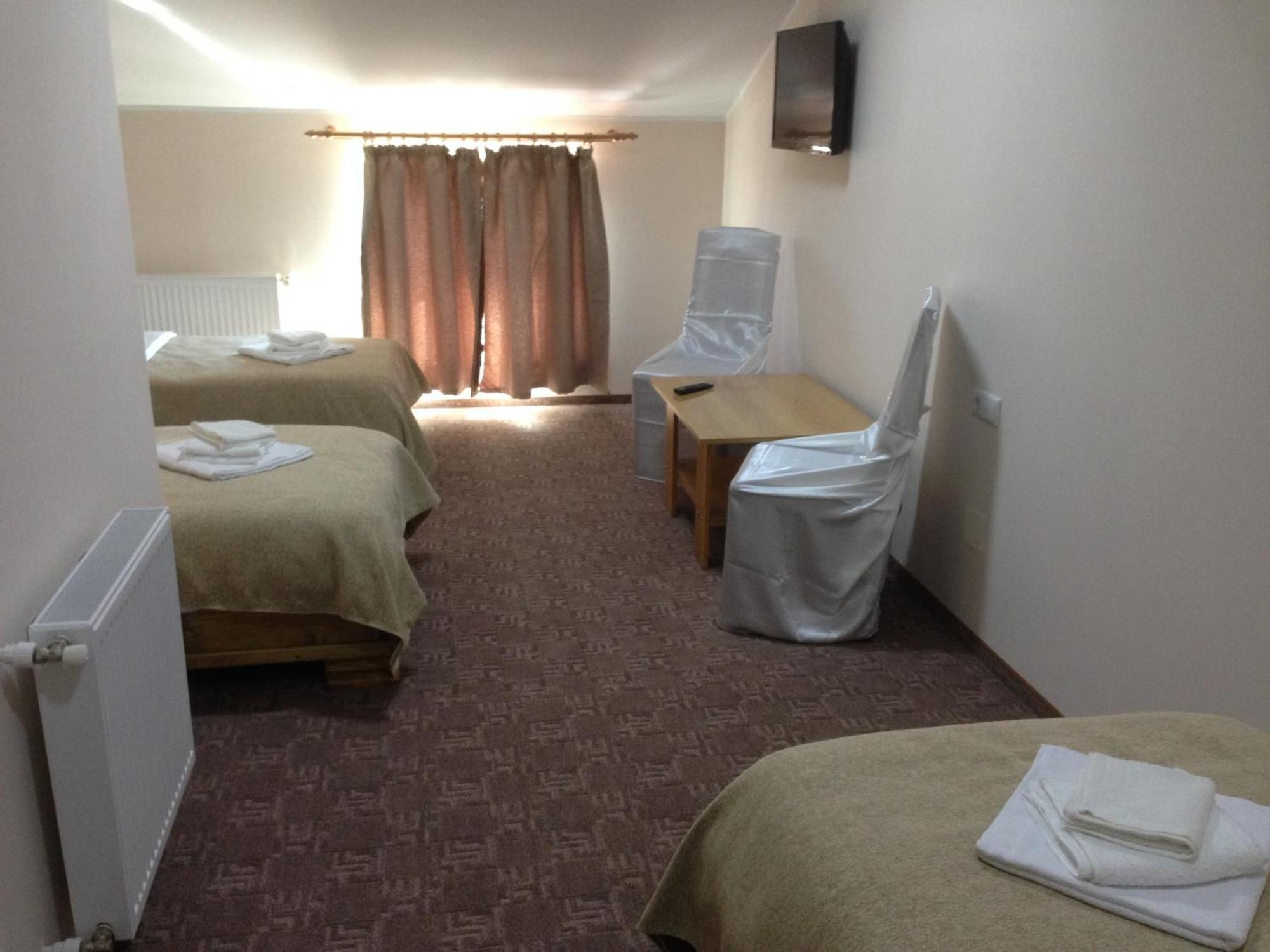Hotel Adial Adjud Room photo