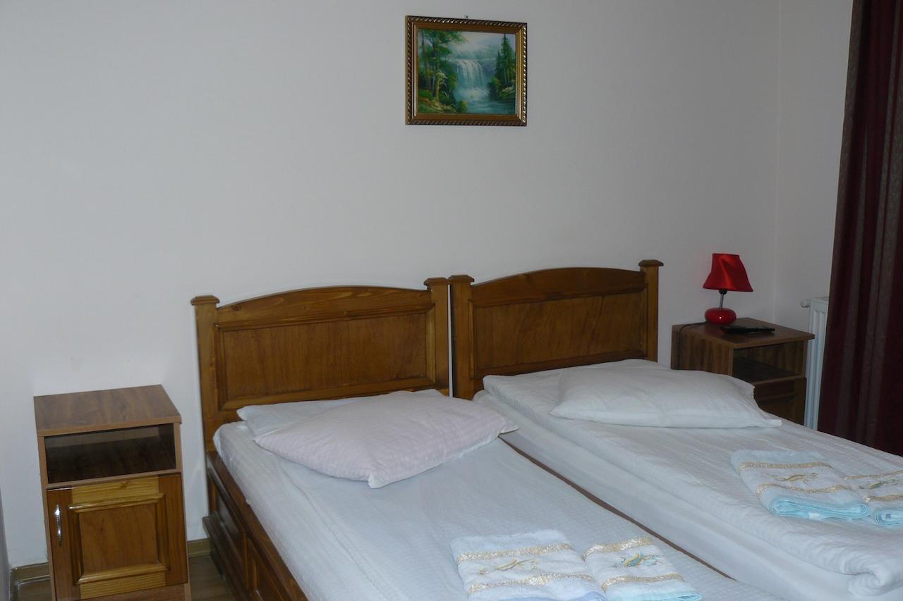 Hotel Adial Adjud Room photo