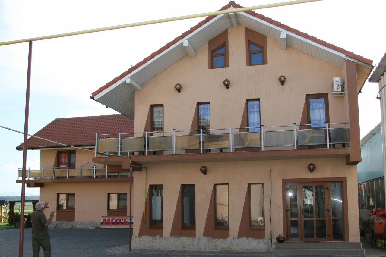 Hotel Adial Adjud Exterior photo